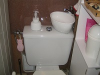WiCi Mini, kleines Handwaschbecken an praktisch jedes WC anpassbar - Herr P (Frankreich - 64) - 1 auf 4